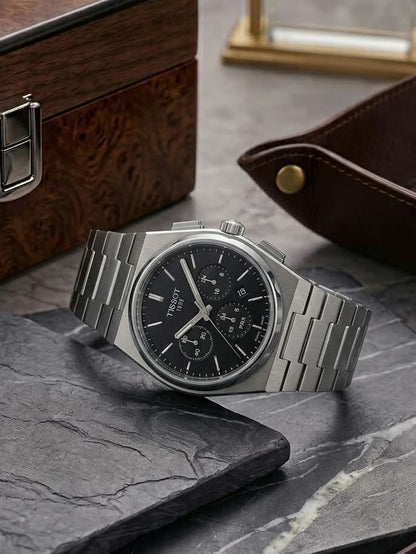 Three sub-dials offer accurate timekeeping with sub-second, minute, and hour tracking.