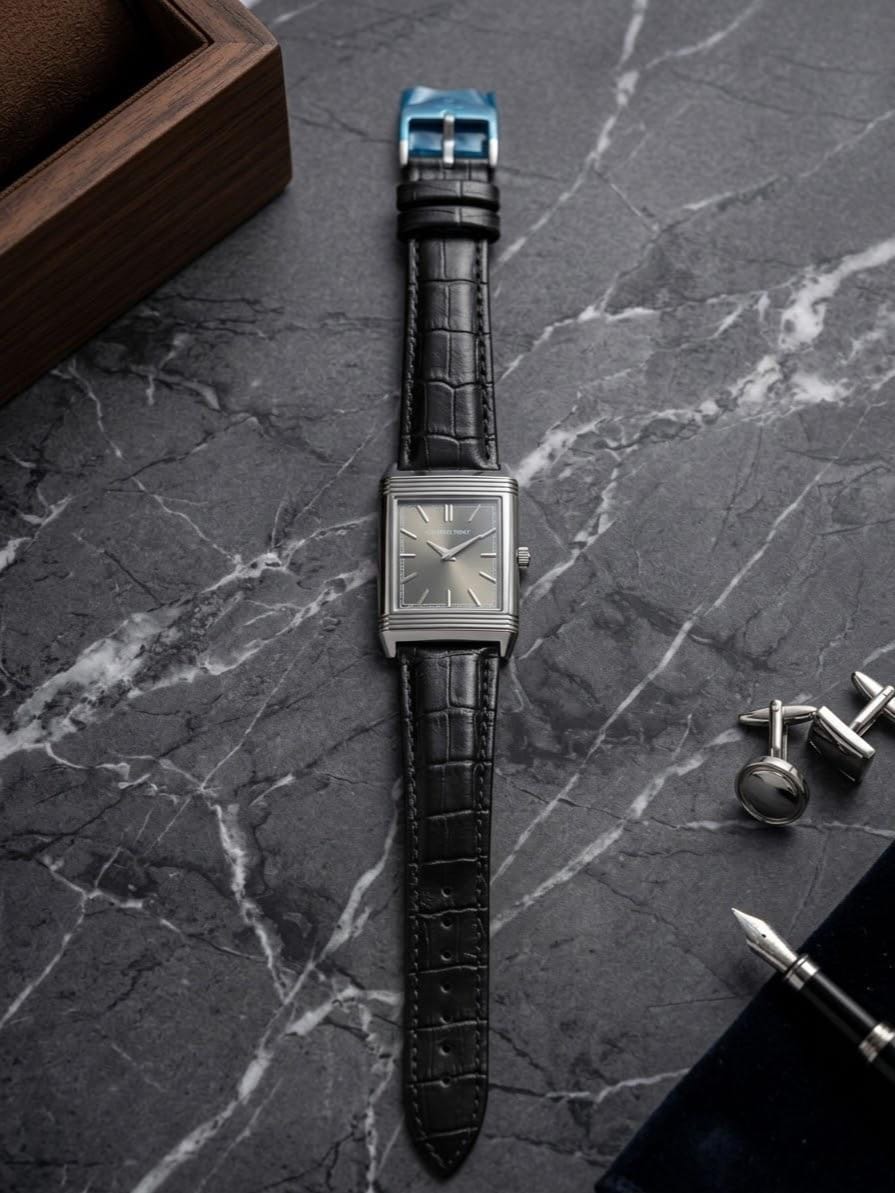 Univers Point Classic Rectangular Leather Watch