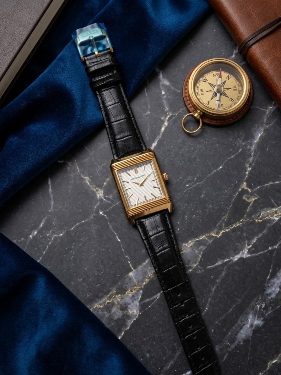 Univers Point Classic Rectangular Leather Watch